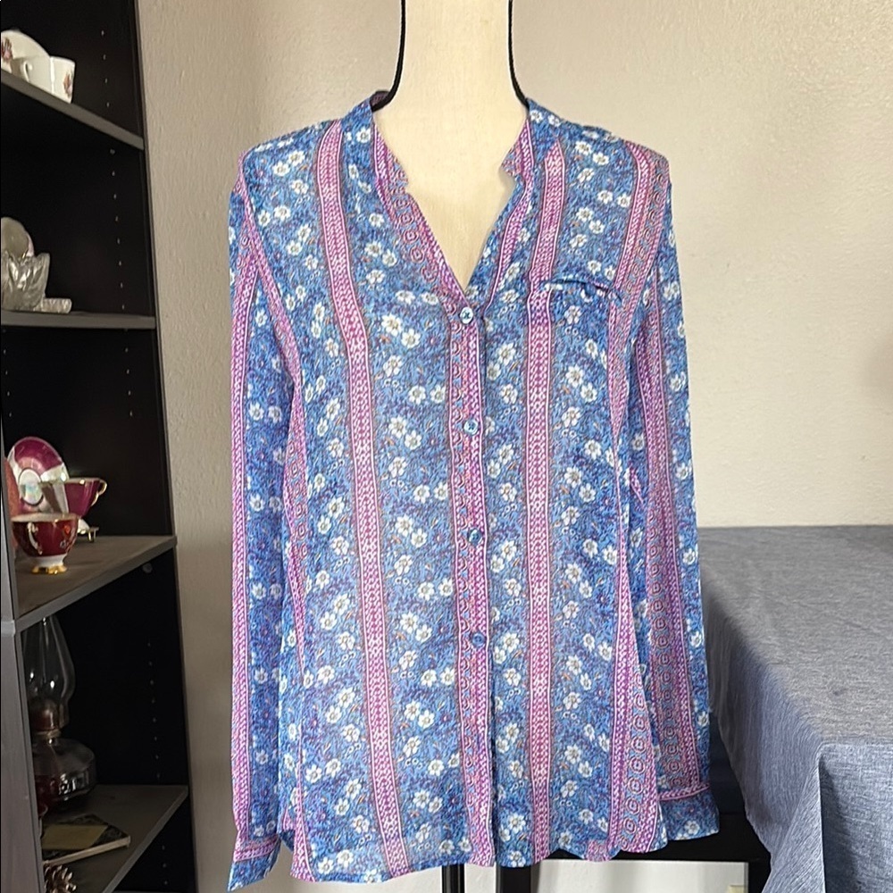 NWOT Kut From the Kloth Size M Semi-Sheer Button Down Shirt